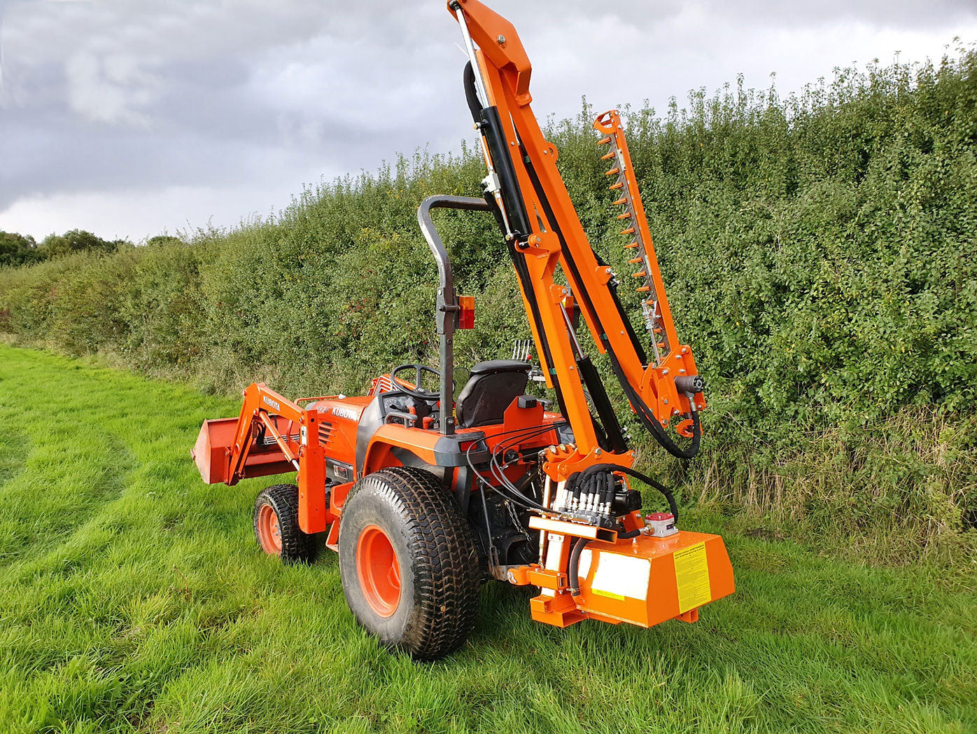Compact tractor clearance hedge trimmer
